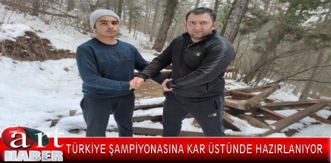 Amasya’nın Suluova ilçesinde yaşayan 15 yaşındaki güreşçi Çağan Köse, Türkiye Şampiyonasına kar üstünde hazırlanıyor.