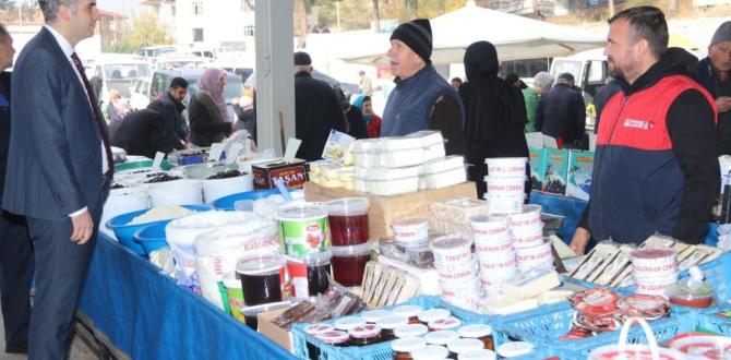 Taşova İlçe Kaymakamı Efe Kılıç, Halk Pazarını Ziyaret Etti