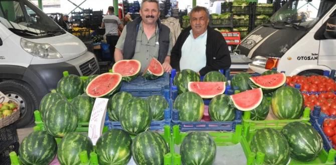 Amasya’da Karpuz Şöleni: Yazın Renkli Lezzeti Tezgahlarda